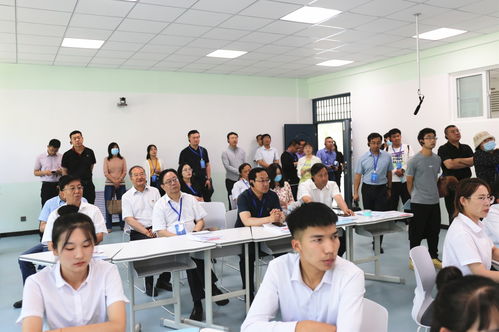 自治區(qū)互聯(lián)網(wǎng)教育示范區(qū)建設(shè)推進(jìn)現(xiàn)場觀摩會(huì)在我院成功舉行 共商共建共享智慧教育新未來